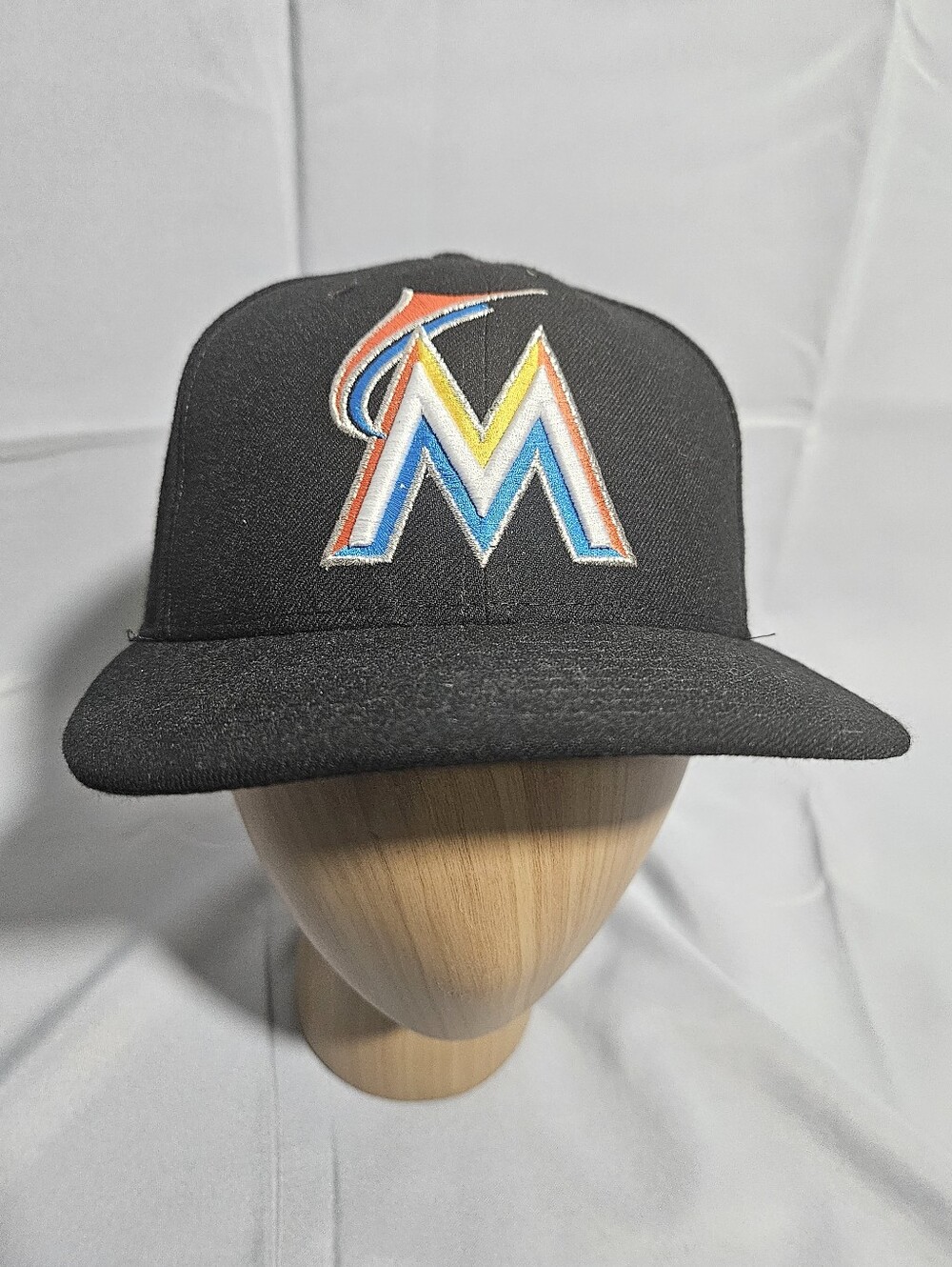 New Era 59Fifty MLB Miami Marlins Logo Adult Fitted Baseball Hat 7 1/4